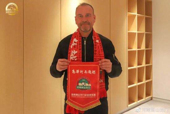 德云社内粉丝过百万的明星包括郭德纲、于谦、岳云鹏、郭麒麟、孟鹤堂、秦霄贤在内共25人，整体粉丝量近2亿，粉丝触达的范围广泛、影响力与号召力兼具